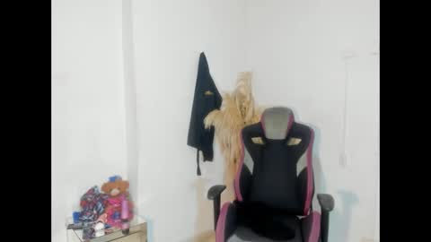 Snapshot of bad_girl_deluxe chatting on 11/01/25, 05:04 bad_girl_deluxe online show from 11/01/25, 05:04