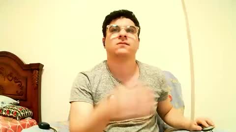 Snapshot of badboixx chatting on 09/17/25, 11:28 badboixx online show from 09/17/25, 11:28