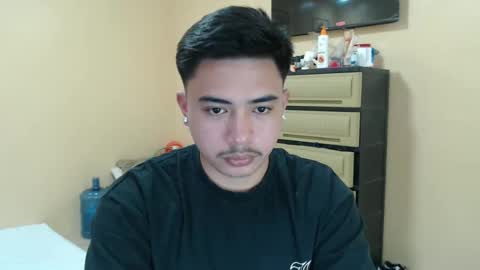 Snapshot of badboy_hanns chatting on 12/11/24, 04:20 HANNS online show from 12/11/24, 04:20