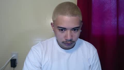 Snapshot of badboy_hanns chatting on 12/17/24, 04:12 HANNS online show from 12/17/24, 04:12