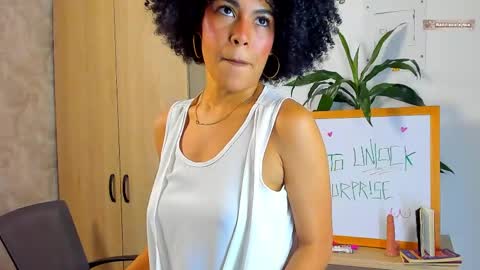 BADDIE DELAYLA online show from 04/23/26, 08:00