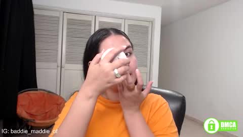 Snapshot of baddie_maddie_ chatting on 10/31/25, 06:47 want custom text me through my snap 3  online show from 10/31/25, 06:47