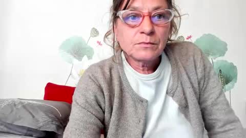 Snapshot of badgg chatting on 04/18/26, 02:43 Gina online show from 04/18/26, 02:43