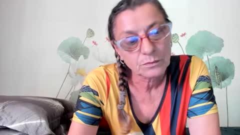 Snapshot of badgg chatting on 05/26/26, 12:23 Gina online show from 05/26/26, 12:23