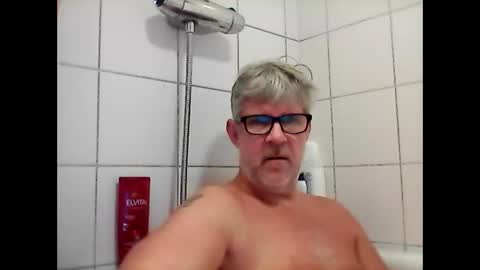 Snapshot of baggelina75 chatting on 12/10/24, 07:22 baggelina75 online show from 12/10/24, 07:22