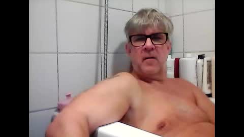 Snapshot of baggelina75 chatting on 01/12/25, 09:29 baggelina75 online show from 01/12/25, 09:29