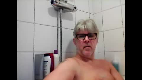 Snapshot of baggelina75 chatting on 02/12/25, 05:58 baggelina75 online show from 02/12/25, 05:58