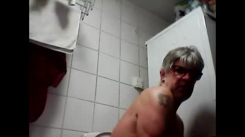 Snapshot of baggelina75 chatting on 02/17/25, 04:31 baggelina75 online show from 02/17/25, 04:31