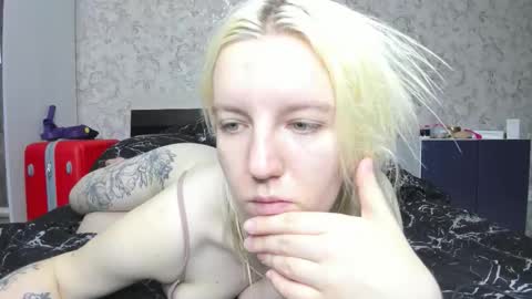 Snapshot of baiambel_mi chatting on 09/09/25, 12:32 holly online show from 09/09/25, 12:32
