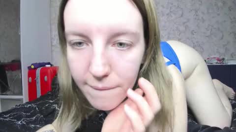 Snapshot of baiambel_mi chatting on 09/11/25, 03:34 holly online show from 09/11/25, 03:34