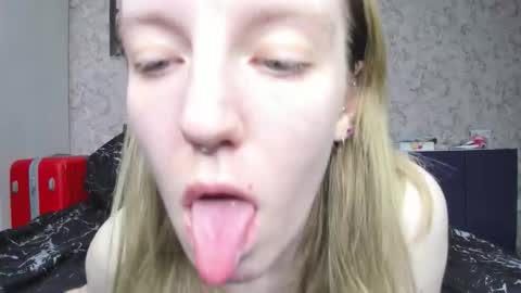 Snapshot of baiambel_mi chatting on 10/14/25, 03:46 holly online show from 10/14/25, 03:46