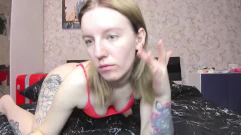 Snapshot of baiambel_mi chatting on 10/19/25, 03:34 holly online show from 10/19/25, 03:34