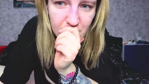 holly online show from 11/25/25, 04:07