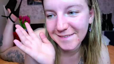 Snapshot of baiambel_mi chatting on 05/16/26, 02:16 holly online show from 05/16/26, 02:16