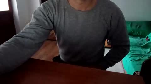 Snapshot of baiat_frumusel chatting on 02/16/25, 01:27 baiat_frumusel online show from 02/16/25, 01:27