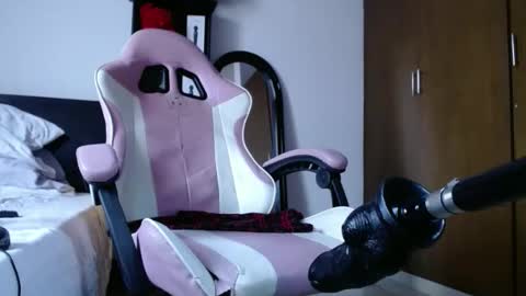 sandra online show from 10/06/25, 02:25