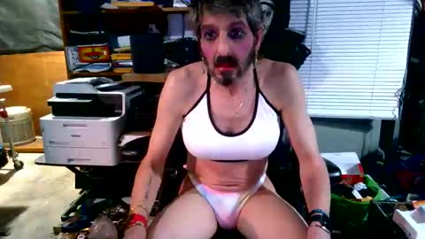 Snapshot of balddickstroking chatting on 11/17/25, 03:45 balddickstroking online show from 11/17/25, 03:45