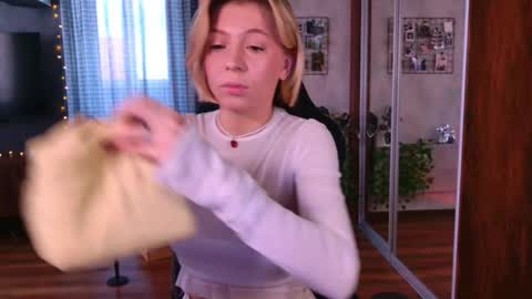 Elly online show from 02/21/26, 03:18