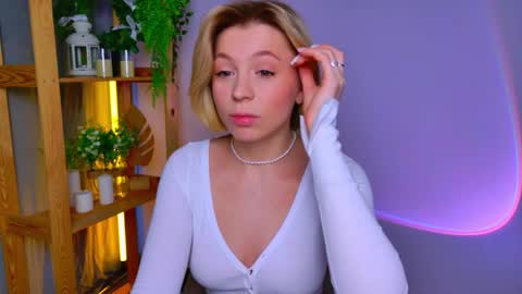 Elly online show from 02/25/26, 03:38