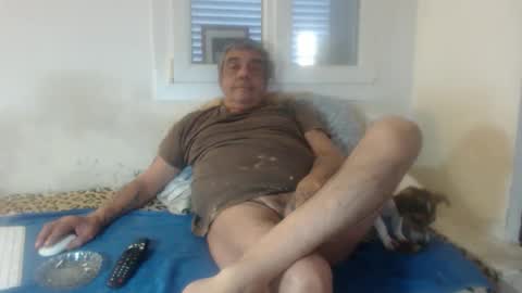 Snapshot of bambino6060 chatting on 11/15/25, 02:46 bambino6060 online show from 11/15/25, 02:46