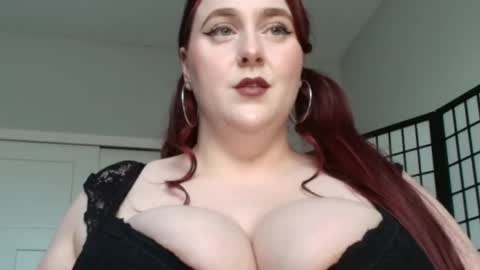 Snapshot of bambixxlynn chatting on 04/29/26, 11:00 bambixxlynn online show from 04/29/26, 11:00