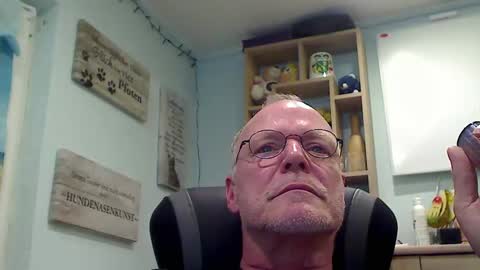 Bobby online show from 04/21/26, 07:17