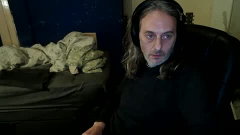 Snapshot of bangintoleather chatting on 05/19/26, 01:11 bangintoleather online show from 05/19/26, 01:11