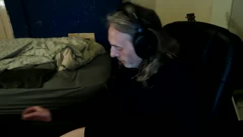 Snapshot of bangintoleather chatting on 06/06/26, 02:27 bangintoleather online show from 06/06/26, 02:27