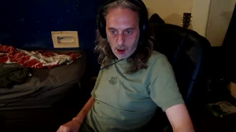 Snapshot of bangintoleather chatting on 07/14/26, 02:05 bangintoleather online show from 07/14/26, 02:05