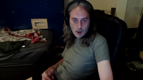 Snapshot of bangintoleather chatting on 07/15/26, 02:17 bangintoleather online show from 07/15/26, 02:17
