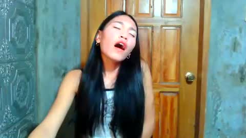 Snapshot of baninay810654 chatting on 06/19/26, 10:57 baninay810654 online show from 06/19/26, 10:57