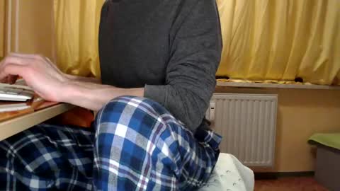 Snapshot of banschie chatting on 02/11/25, 11:33 online show from 02/11/25, 11:33