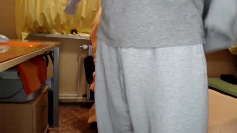 Snapshot of banschie chatting on 03/09/25, 10:08 online show from 03/09/25, 10:08