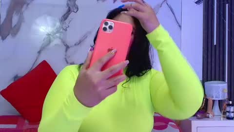 Snapshot of barbaraferrer69 chatting on 05/03/26, 12:55 BARBARA FERRER online show from 05/03/26, 12:55