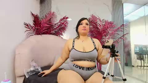 Snapshot of barbaraferrer69 chatting on 05/13/26, 02:25 BARBARA FERRER online show from 05/13/26, 02:25
