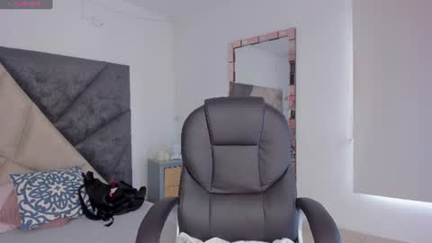 Snapshot of barbaraknox_ chatting on 06/14/26, 06:32 Barbara online show from 06/14/26, 06:32