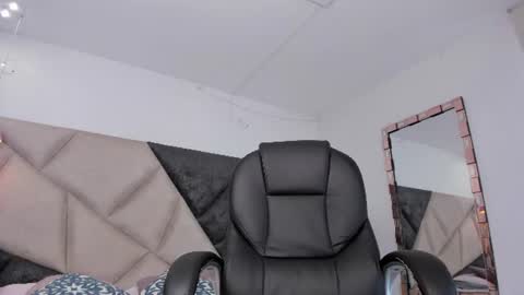 Snapshot of barbaraknox_ chatting on 06/20/26, 06:22 Barbara online show from 06/20/26, 06:22