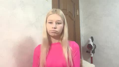 Snapshot of barbie_angel_ chatting on 12/18/25, 09:21 Barbie online show from 12/18/25, 09:21