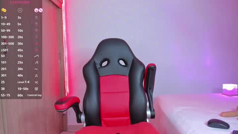 Snapshot of barbie_ebony_ chatting on 01/12/25, 04:00 Nicolle  online show from 01/12/25, 04:00