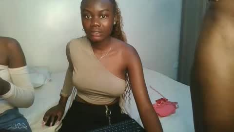 queen online show from 10/19/25, 05:35