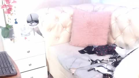 barbiefox_ online show from 06/08/26, 12:03