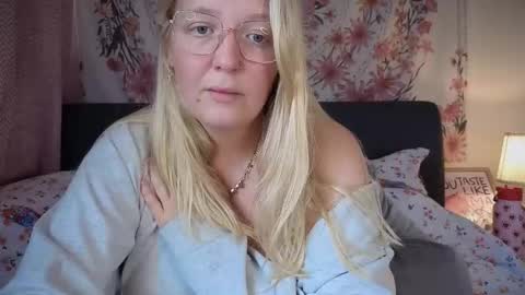 barbiegirl966 online show from 09/16/25, 08:37