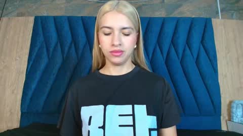 barbiie_98 online show from 09/19/25, 12:06