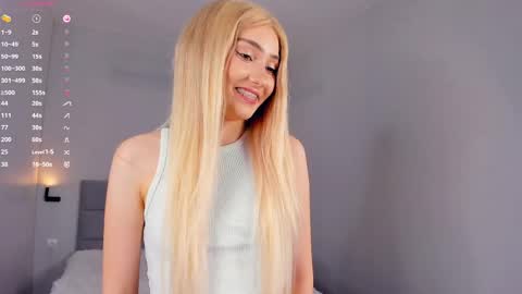 Mia online show from 04/21/26, 03:39