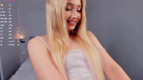 Mia online show from 05/18/26, 04:57