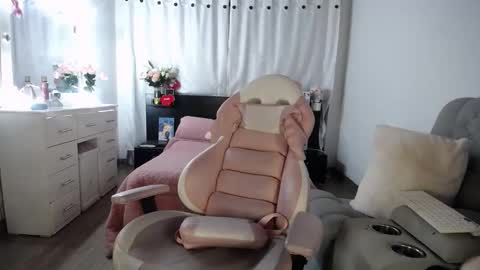 VALENTINA online show from 12/04/25, 02:32