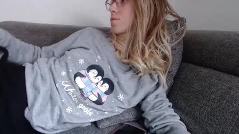 Lena online show from 04/03/26, 07:28