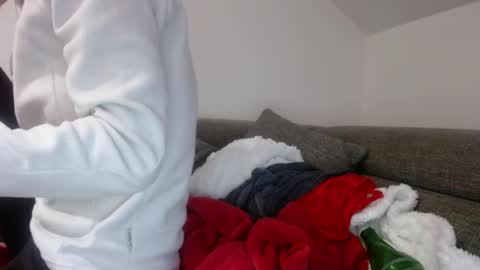Snapshot of barelylegalblondy chatting on 05/05/26, 06:27 Lena online show from 05/05/26, 06:27