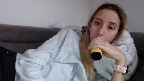 Snapshot of barelylegalblondy chatting on 05/06/26, 08:19 Lena online show from 05/06/26, 08:19