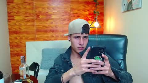 Snapshot of bastiaan_28 chatting on 12/04/24, 09:29 Bastian online show from 12/04/24, 09:29